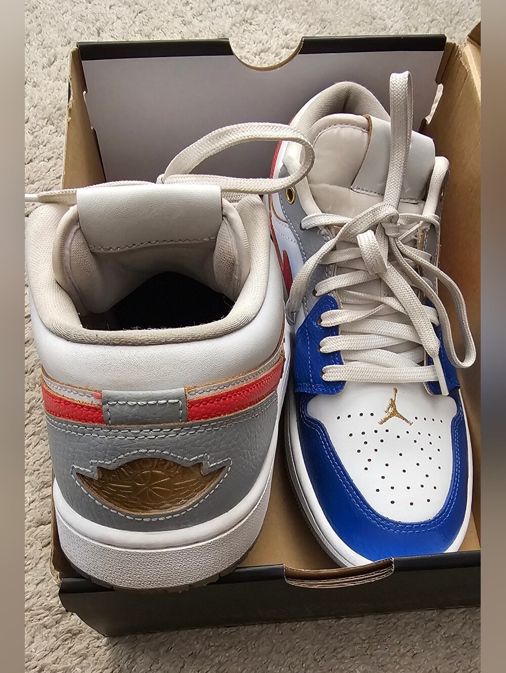 Air Jordan 1 Low SE - Picture 3 of 5